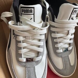 Women’s Puma Sneakers